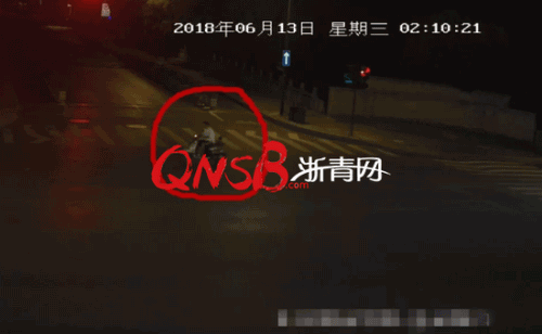 女子凌晨下班路上被男子上下其手，对方称“想看看她身材有多好”