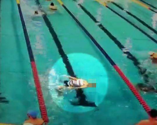 六旬女子游泳猝死 救生员被指“基本营救都不会”