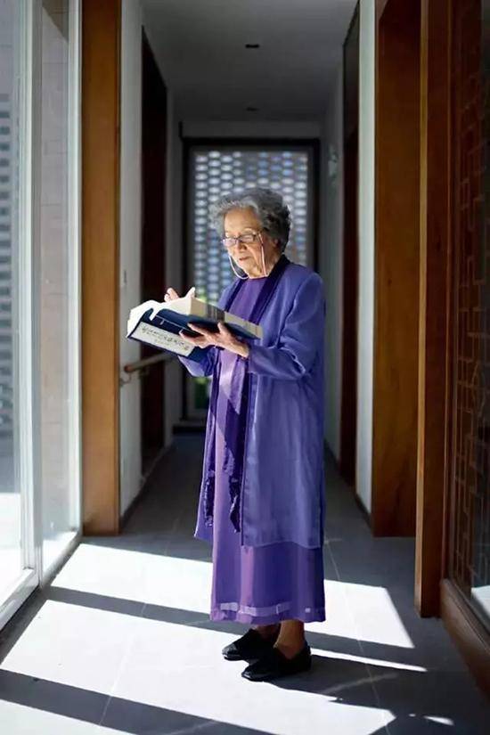 叶嘉莹先生90岁生日时，温家宝手书。