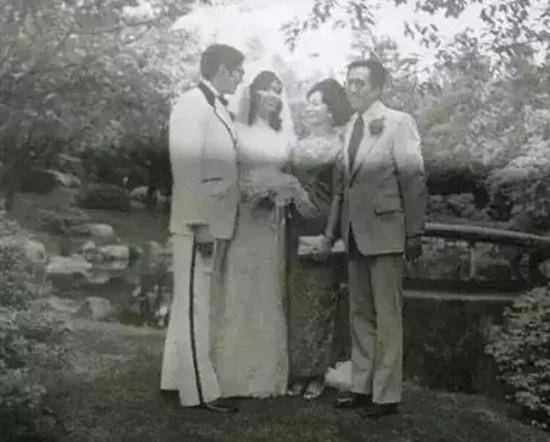 叶嘉莹先生在大女儿的婚礼上。