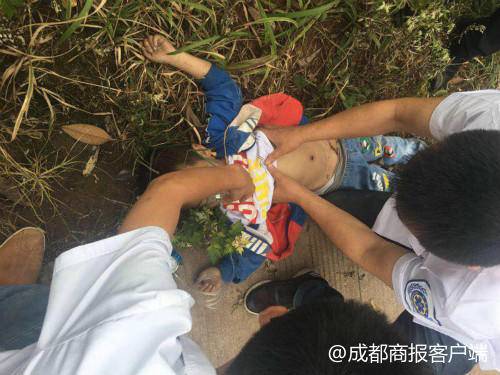 刚参加完儿童节表演 4岁男童和外婆被教练车撞死