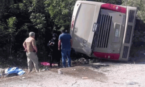 墨西哥交通事故卡车与公交车相撞 已造成10死10伤