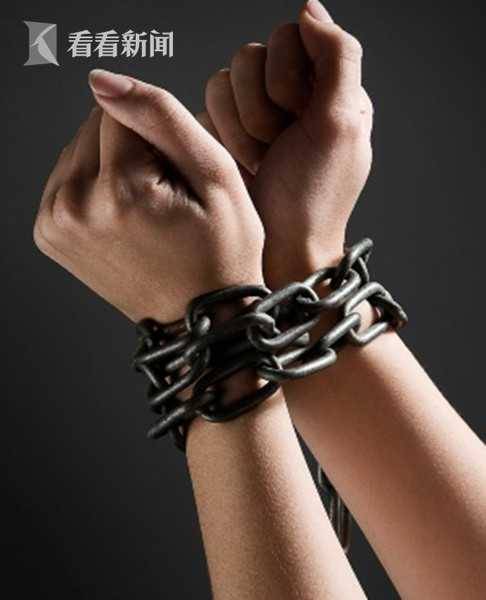 女子被父兄囚禁20年 被赤裸捆绑解救现场不堪入目