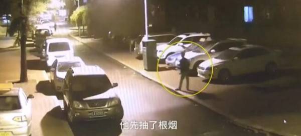戏精本精！男子醉酒烧车又救火