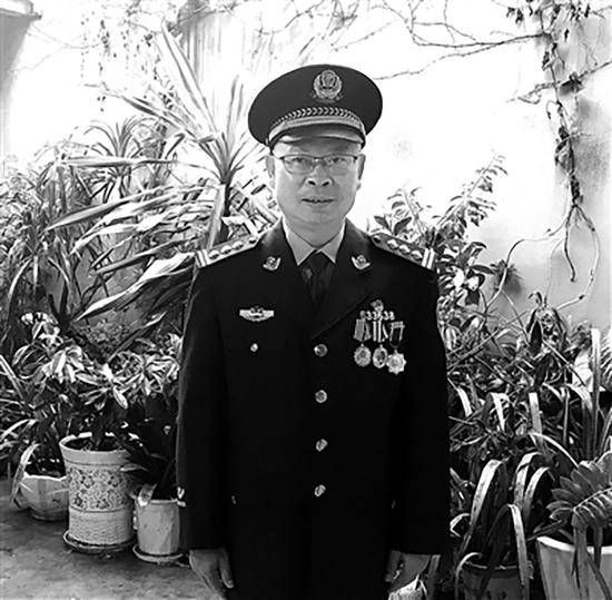 身着警服的李文宏。中国纪检监察报 图