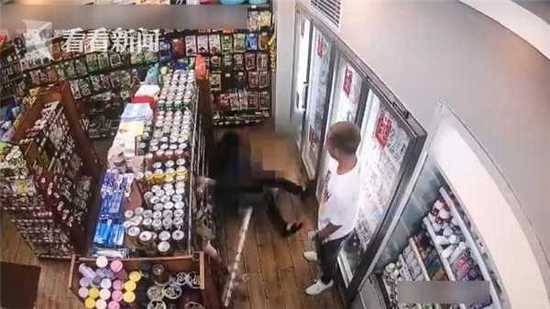 女店员提醒遭对方2男毒打
