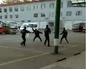 吉林汪清客运站有匪徒持刀与警方对抗？实为反恐演练