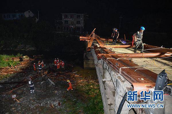 浙江桐庐发生廊桥桥顶垮塌 8人死亡3人受伤