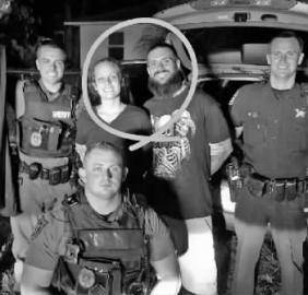 心真大!盗贼夫妇逃亡俩月被捕问警察:我们要微笑吗