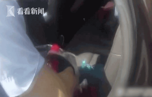 男子毒驾追尾后赤膊表演李小龙吼 自称在渡劫