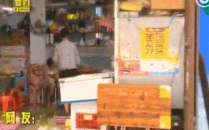 外卖小哥取餐见店主孩子脚踩肉丸 拍照取证并曝光