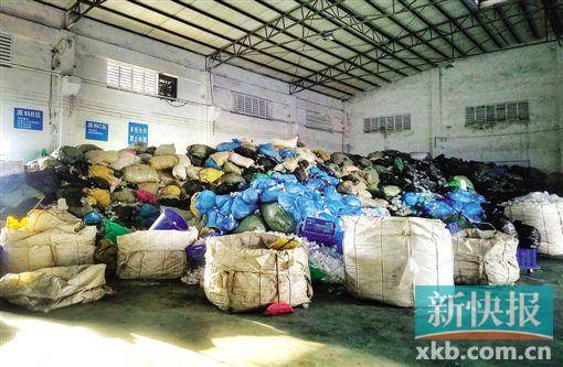 位于广州花都区的“果燃好”公司内，堆放着大批未拆包的医疗垃圾。