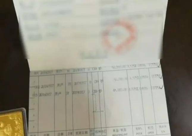 50块买个旧保险柜，打开竟有金条、存折！原来是......