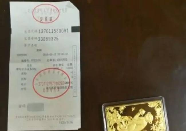 50块买个旧保险柜，打开竟有金条、存折！原来是......