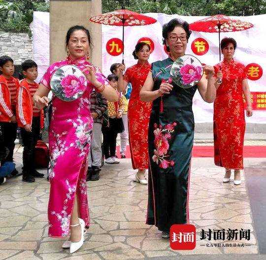 79岁老太爱时尚爱走秀：宁做老妖婆不做老太婆(图)