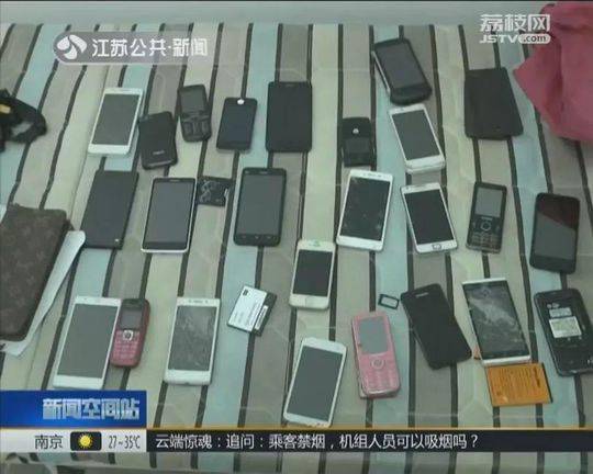 民警给特困户送钱 看了眼鞋架后发现惊人秘密