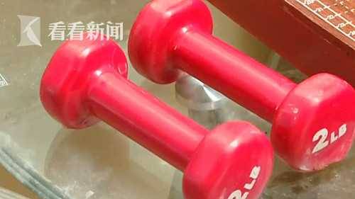熊孩子24楼扔下4磅重哑铃 
