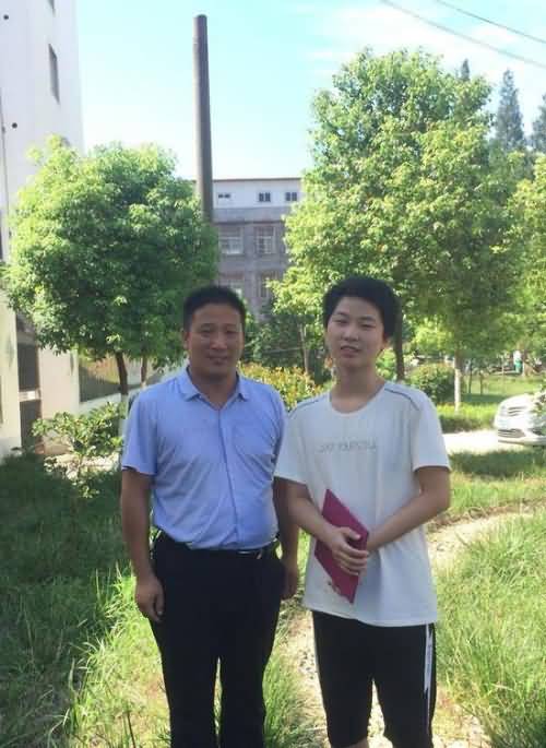 学霸双胞胎高考成绩差3分:哥哥上北大 弟弟上清华