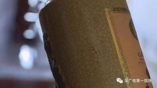 男子花上万元买30年的茅台 7年后拿出来瓶子是空的