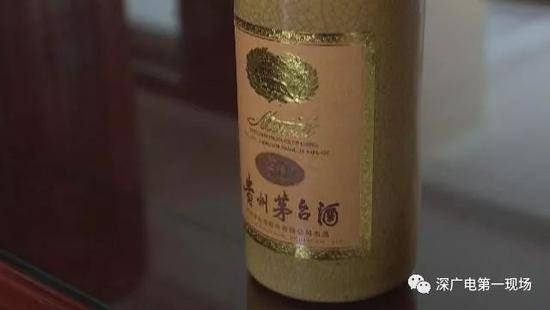 男子花上万元买30年的茅台 7年后拿出来瓶子是空的