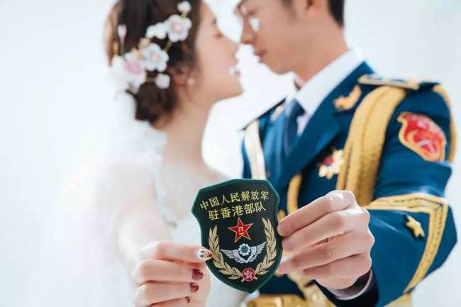 感动！礼兵向妻子求婚,驻香港部队三军仪仗队神助攻