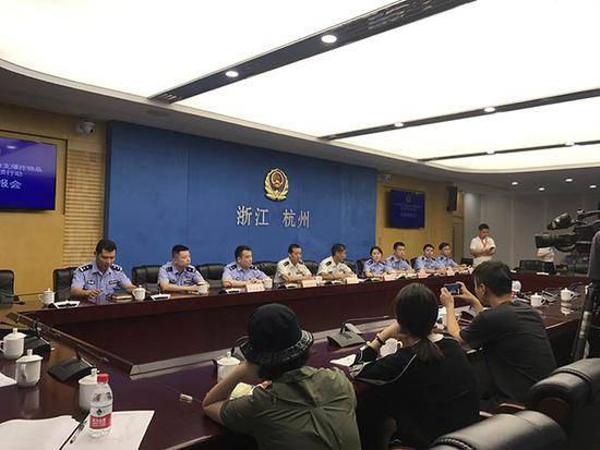 微商小伙朋友圈卖“狗粮”，杭州民警发现他后全国“寻枪”！