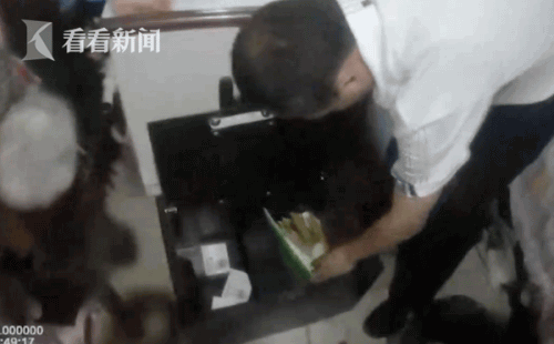 少女深夜偷盗保险柜