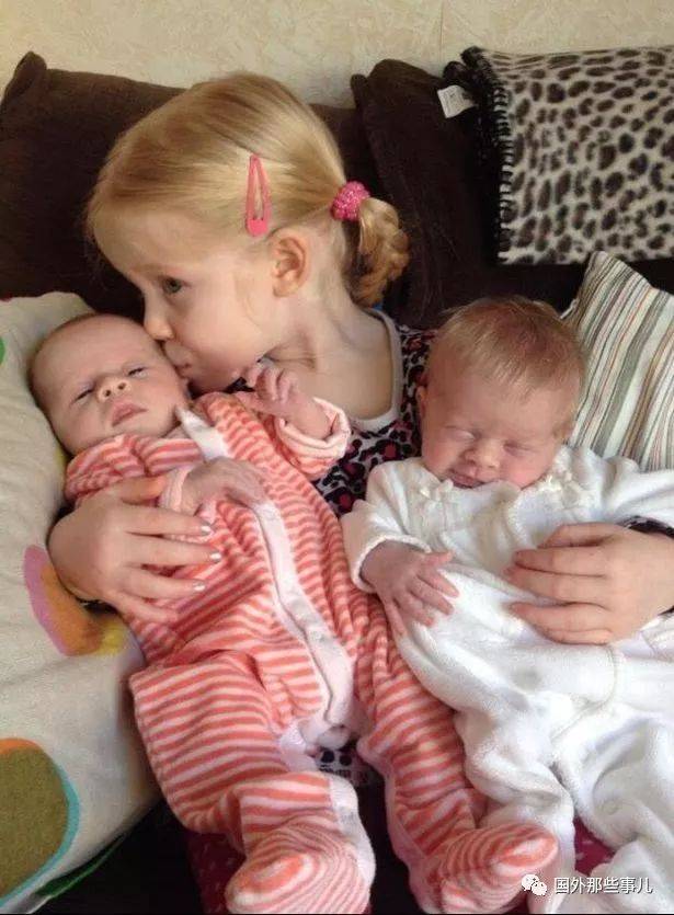 女子生下三胞胎宝宝 却相隔了近四年出生