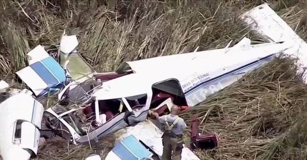 美两架小飞机相撞至少3人死亡 似乎来自附近飞行学校