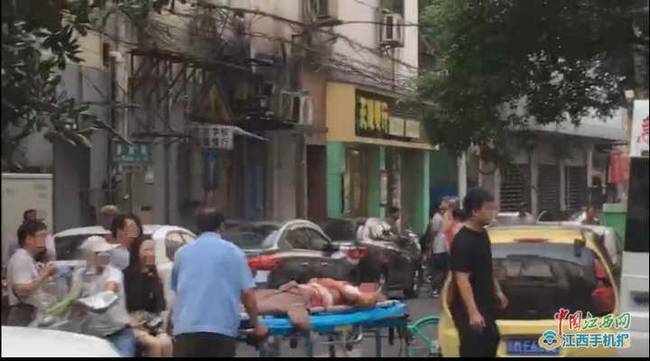 南昌男子在小区内连捅4人致2死2伤 疑似精神病患