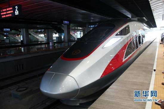 全球最长高速列车复兴号京沪线开跑 总定员1193人