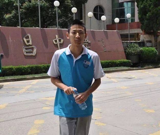 市状元查出白血病:网友3小时筹80万 满屏都是“加油”