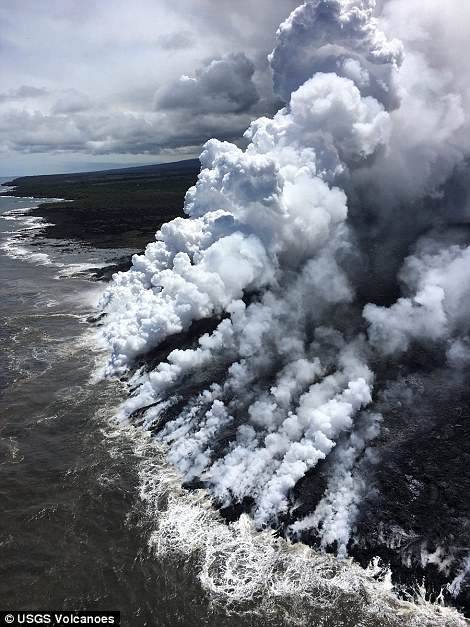 夏威夷火山喷发的熔岩 正在地底飞速流动扩散