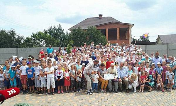 世界最大家庭！乌克兰耄耋老人拥有346个子孙（图）