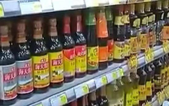 海天酱油里现大量活蛆 厂家回应：夏天就这样