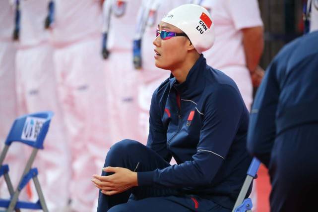 中国泳坛第一金花打破世界纪录，但肤白貌美的她已变得如此黝黑