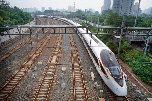 北京有望下月乘高铁去香港：最快9小时即达 票价约为1000元