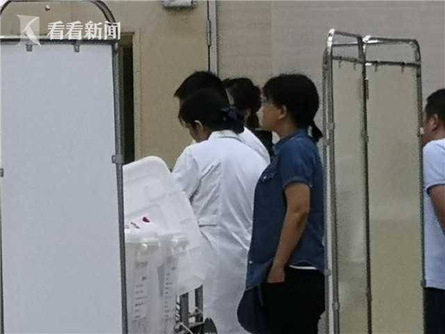 上海一商铺店招脱落致3死6伤 安监部门已介入调查