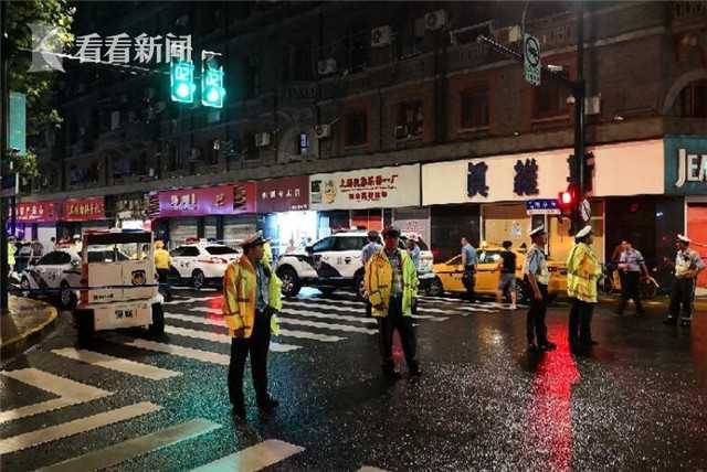 上海一商铺店招脱落致3死6伤 安监部门已介入调查
