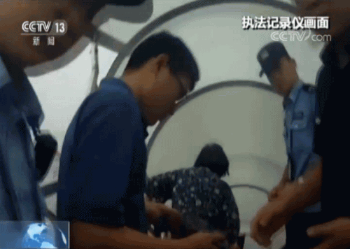 滞留4小时 乘客情绪激动 强行开应急门