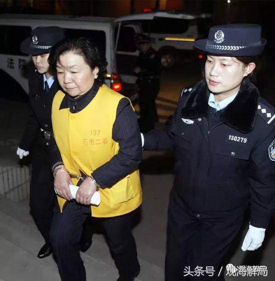 三鹿董事长获减刑