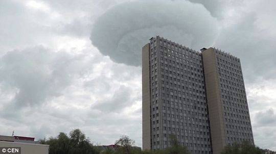 莫斯科飞碟云掠过引发外星人即将降临的猜测