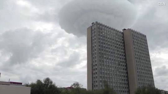 莫斯科飞碟云掠过引发外星人即将降临的猜测