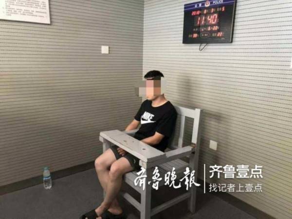 济南一男子竟这样偷拍合租女子洗澡 现场曝光