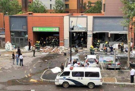 辽宁沈阳一烧烤店发生爆炸：一女子身亡 门市墙体崩塌