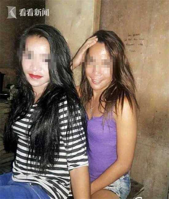 女子坐摩天轮睡着长发被卷