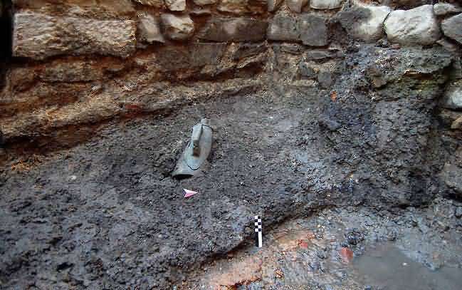 当地时间2018年9月5日，意大利科摩，一个装满古罗马金币的土罐在Cressoni剧院建筑群中被发现。
