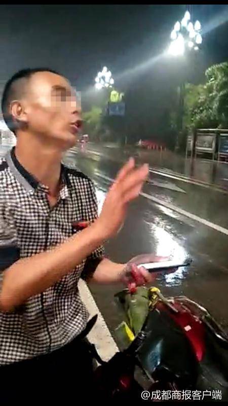 农民大叔追尾后被逼下跪道歉?目击者还原事发经过