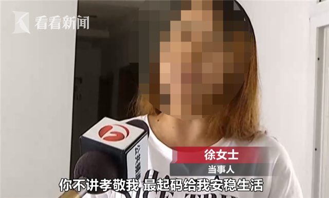 巢湖一儿媳雇人给在世婆婆“出殡”门口送花圈