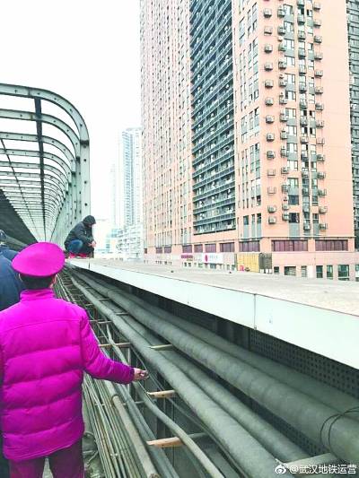 男子扬言跳轨被判刑 给家人发信息声称:要成网红了